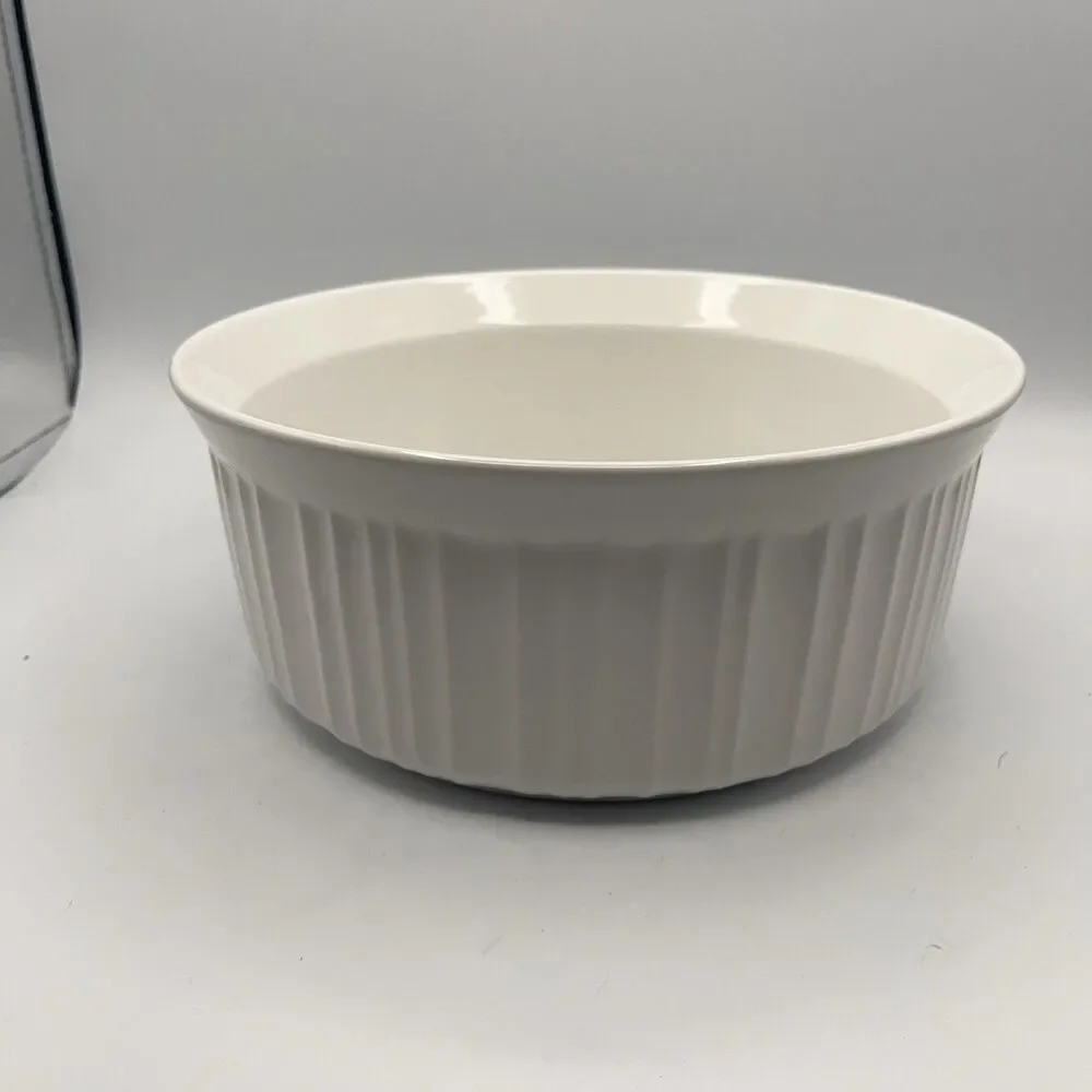 Corning Ware French White 2. 5 Quart Stoneware Round Casserole Baking Dish USA